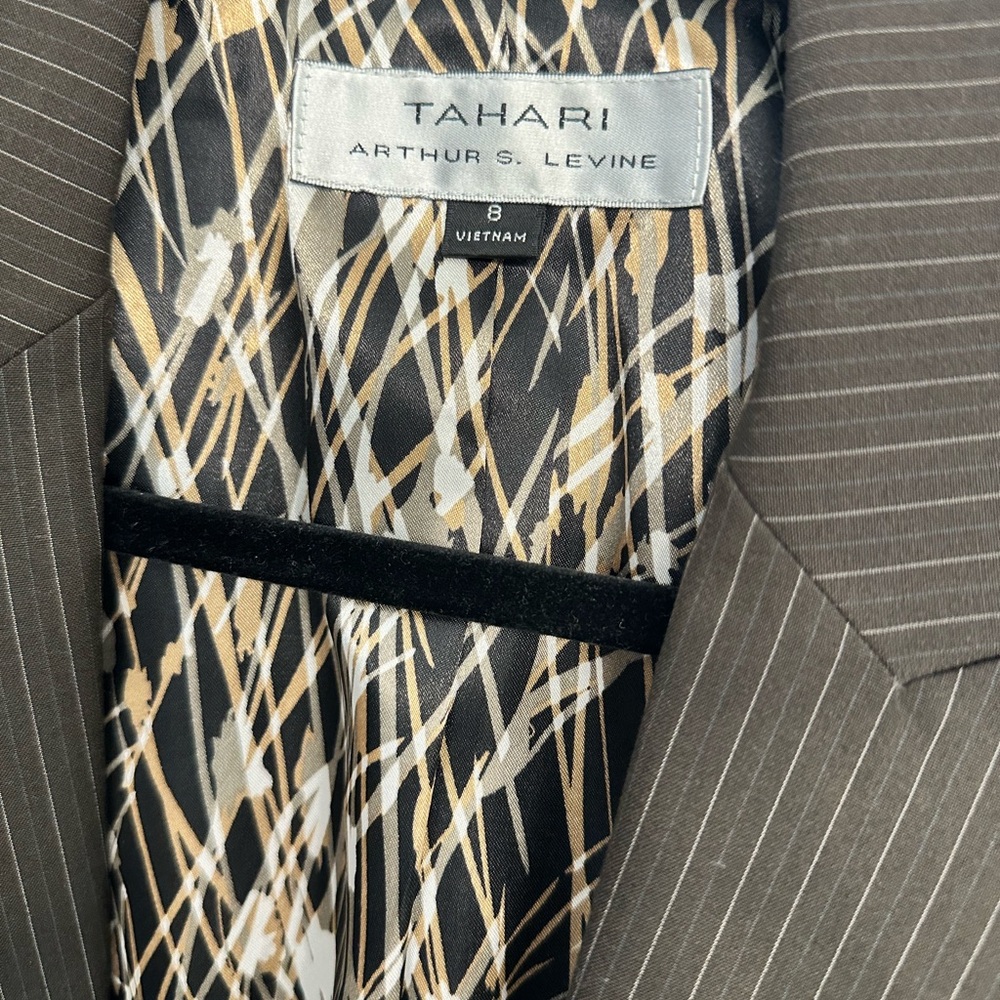 Tahari Blazer Women's Pinstripe Size 8 - Picture 4 of 5